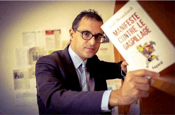 A revista norte-americana Foreign Policy classificou-o nas 100 figuras mais influentes do mundo em 2016. Ele é o autor do Manifesto de Resíduos (Fayard), o Prêmio Edgar Faure no livro político do ano de 2015. Em 2017, Arash Derambarsh publicou Plon "Agriculteurs, os motivos do desespero" (co-escrito com Eric de la Chesnais, chefe do departamento de agricultura em Le Figaro)